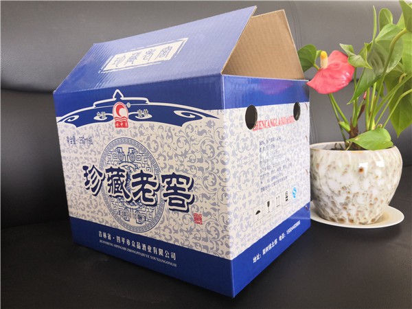 05-三層厚瓦楞對(duì)口酒類彩箱.jpg